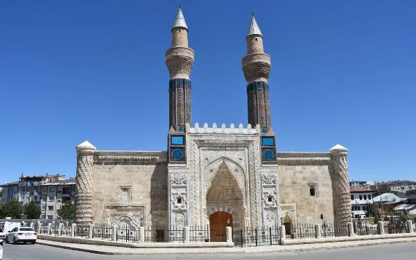 Gök Medrese’nin restorasyonunda sona gelindi