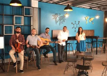 Öğretmenler müzik grubu kurdu, klipte meslektaşları oynadı