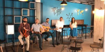 Öğretmenler müzik grubu kurdu, klipte meslektaşları oynadı