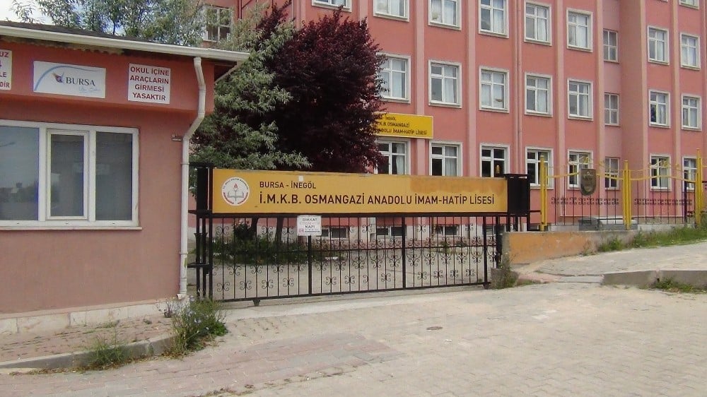 Bursa'da okula girmeye çalışan hırsızlara suçüstü