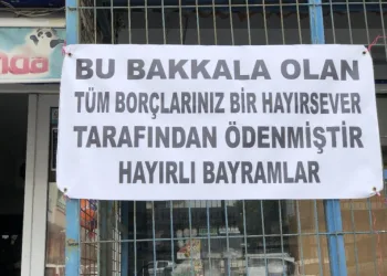 Önce Veresi̇ye Borçları Ödedi̇ler Sonra Pankart Astılar