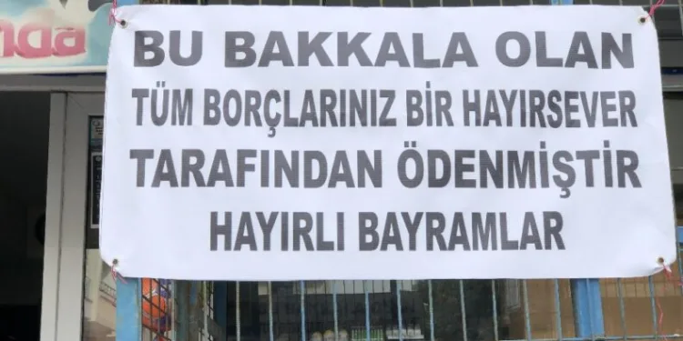 Önce Veresi̇ye Borçları Ödedi̇ler Sonra Pankart Astılar