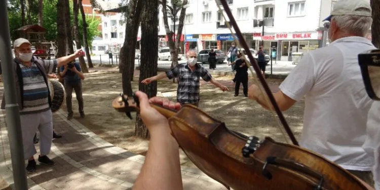 Bursa’da 65 yaş üstüne orkestra sürprizi