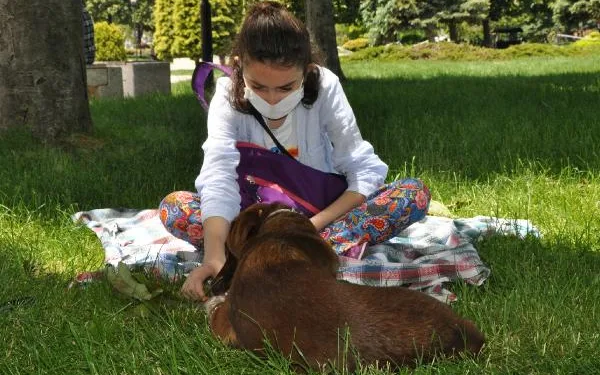 Ordu’da sokağa çıkan gençler, şarkı söyledi