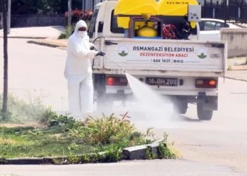 Osmangazi’de 3 günde 9 bin çöp konteyneri ilaçlandı