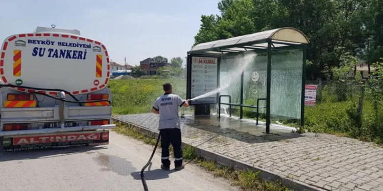 Otobüs Durakları Dezenfekte Edi̇ldi̇