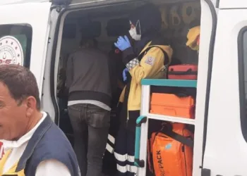 Otomobil ile motosiklet çarpıştı: 2 yaralı