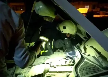 Otomobi̇l Yangını Büyümeden Söndürüldü