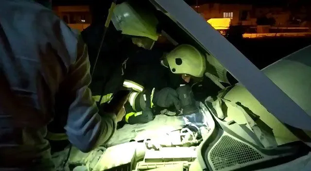 Otomobi̇l Yangını Büyümeden Söndürüldü