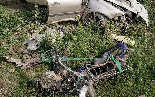 Otomobilin çarptığı motosikletin sürücüsü öldü
