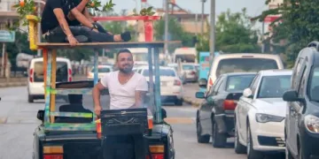 Otomobile ‘teras’ yapıp, bagajında mangal yaktı