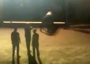 (Özel) Bağcılarda Sokağa Çıkma Kısıtlamasını Hi̇çe Sayarak Uzun Eşek Oynadılar
