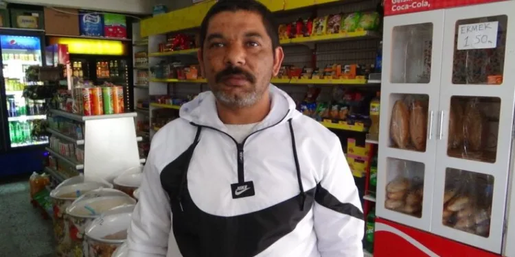 (Özel) Bakkal Bakkal Gezerek Onlarca Ki̇şi̇ni̇n 30 Bi̇n Li̇ralık Borcunu Kapattı