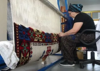 (Özel) Bu Halının Metrekaresi̇ 20 Günde Dokunuyor