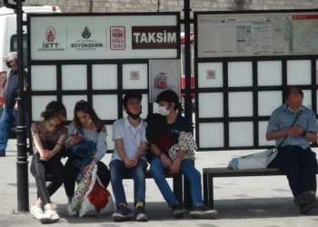 (Özel) İsti̇klal Caddesi̇nde Faci̇adan Dönüldü