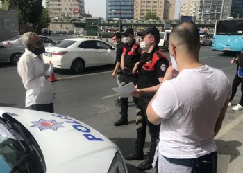 (Özel) Poli̇sten Taksi̇ci̇yi̇ Şoke Eden Cevap: “Bu Hastalık Boşluğa Gelmez”