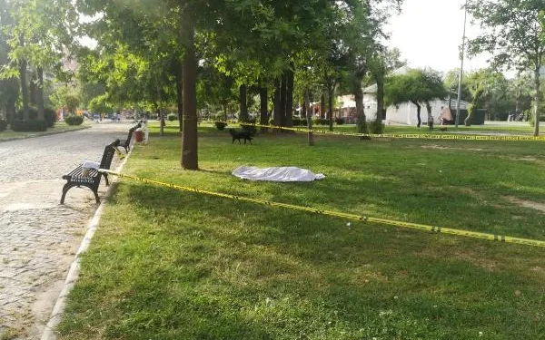 Park’ta erkek cesedi bulundu