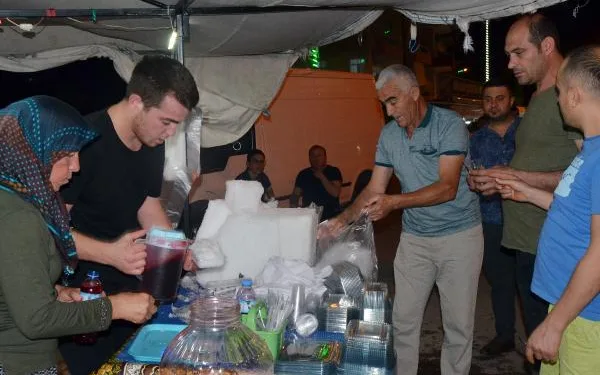 Rekor sıcaktan bunalanlar ‘karlama’ya koştu, koronavirüs tedbirlerini unuttu