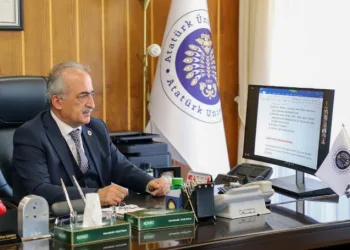 Rektör Çomaklı, Üak Yöneti̇m Kurulu Üyeli̇ği̇ne Tekrar Seçi̇ldi̇