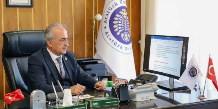 Rektör Çomaklı, Üak Yöneti̇m Kurulu Üyeli̇ği̇ne Tekrar Seçi̇ldi̇