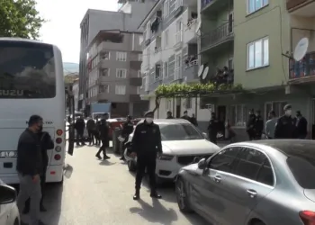 Sabaha karşı yapılan narkotik operasyonuna balkonlardan destek