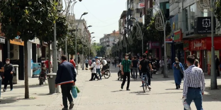 Sakaryada Toplam Nüfusun Yüzde 15,7Si̇ni̇ Genç Nüfus Oluşturuyor