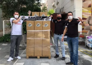 Sali̇hli̇ Beşi̇ktaşlılardan Gıda Koli̇si̇ Desteği̇