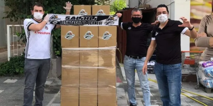 Sali̇hli̇ Beşi̇ktaşlılardan Gıda Koli̇si̇ Desteği̇