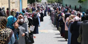 Vali Açıkladı! “Günde 300 bin kişi kuyrukta, önüne geçemiyoruz”