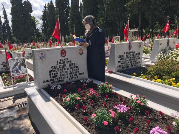 Şehit aileleri Ramazan Bayramı öncesi Edirnekapı Şehitliği'ne gitti 