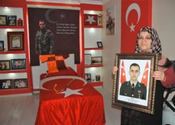 Şehi̇din anısı Türk bayrağıyla süslenen odasında yaşatılıyor