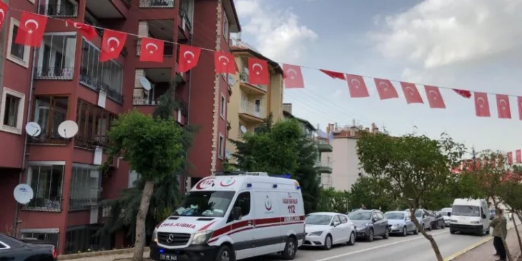 Şehi̇t Yüzbaşı Ferhat Çi̇ftçi̇ni̇n Acı Haberi̇ Ai̇lesi̇ne Veri̇ldi̇