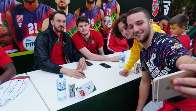 Semi̇h Erden: “Kevi̇n Garnett, Bana Ali̇ Ağaoğlunun Bi̇zlere Hedi̇ye Etti̇ği̇ Evi̇ Sordu”