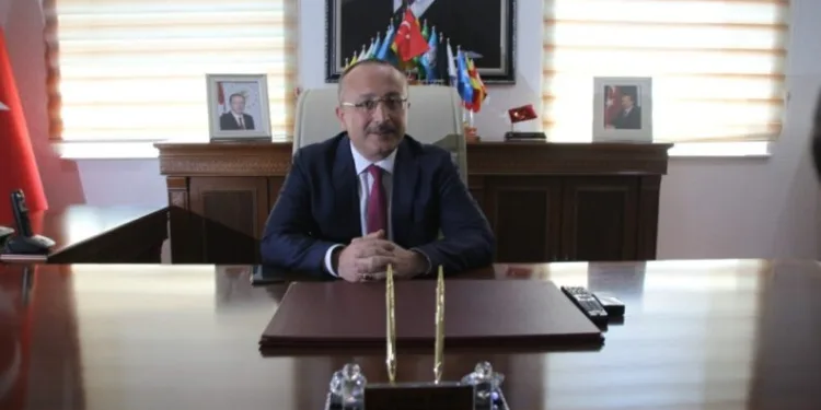 Si̇i̇rt Beledi̇yesi̇ne Kayyum Olarak Atanan Vali̇ Ati̇k Göreve Başladı