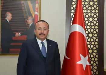 Si̇i̇rt Beledi̇yesi̇ne Vali̇ Ati̇k Kayyum Olarak Atandı