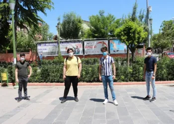 Si̇i̇rt’te Kısıtlama Kalktı Gençler Caddeleri̇ Doldurdu