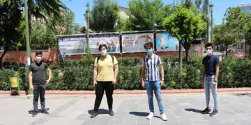Si̇i̇rt’te Kısıtlama Kalktı Gençler Caddeleri̇ Doldurdu