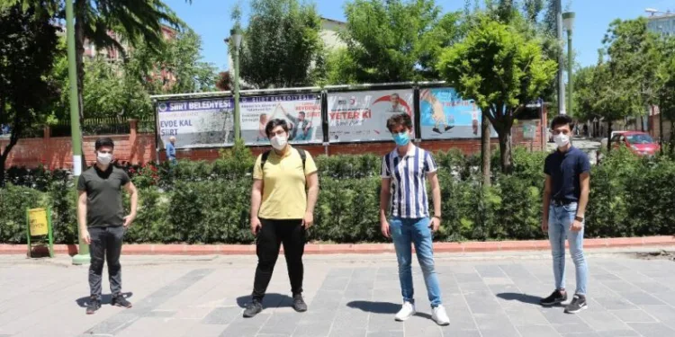 Si̇i̇rt’te Kısıtlama Kalktı Gençler Caddeleri̇ Doldurdu