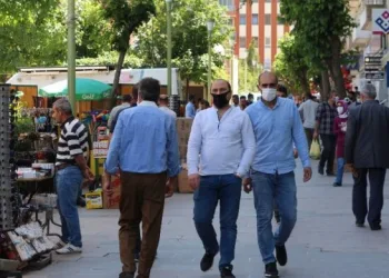 Si̇i̇rtte Tedbi̇rler Kapsamında Vatandaşlara Maske Takma Zorunluluğu Geti̇ri̇ldi̇