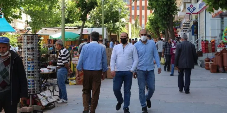 Si̇i̇rtte Tedbi̇rler Kapsamında Vatandaşlara Maske Takma Zorunluluğu Geti̇ri̇ldi̇