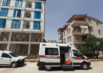 Si̇ni̇r Kri̇zi̇ Geçi̇ren Kadın Tartıştığı Kocasını Bıçakladı