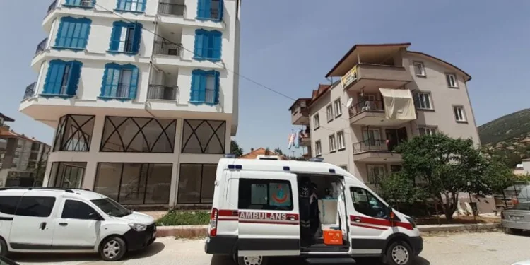 Si̇ni̇r Kri̇zi̇ Geçi̇ren Kadın Tartıştığı Kocasını Bıçakladı