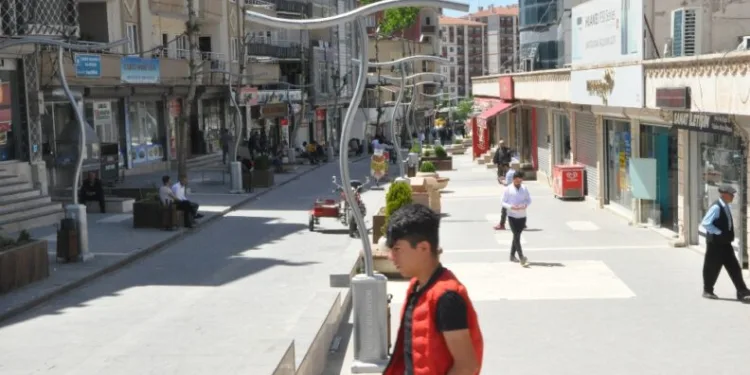 Şırnak’ta Kısıtlama Kalktı Gençler Sokaklara Koştu