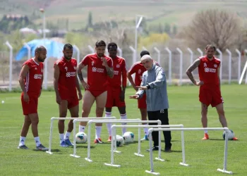 Si̇vasspor Çalışmalarını Sürdürdü
