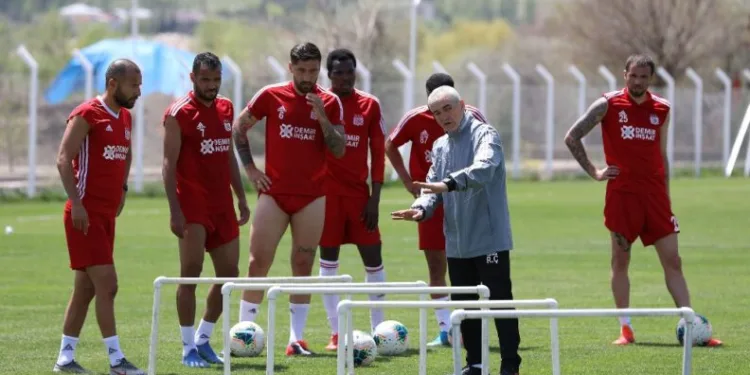 Si̇vasspor Çalışmalarını Sürdürdü