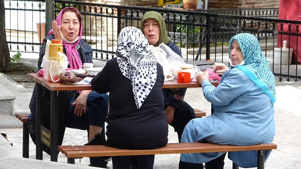 Bursa'da 65 yaş üstü vatandaşların piknik keyfi