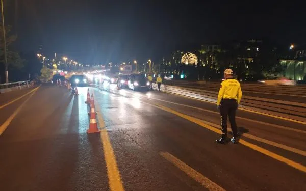 Sokağa çıkma yasağıyla birlikte polis denetimleri başladı