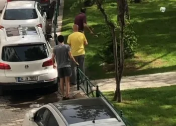 Sokak Hayvanların Rızkını Tekmeledi̇, Daha Sonra Özür Di̇ledi̇