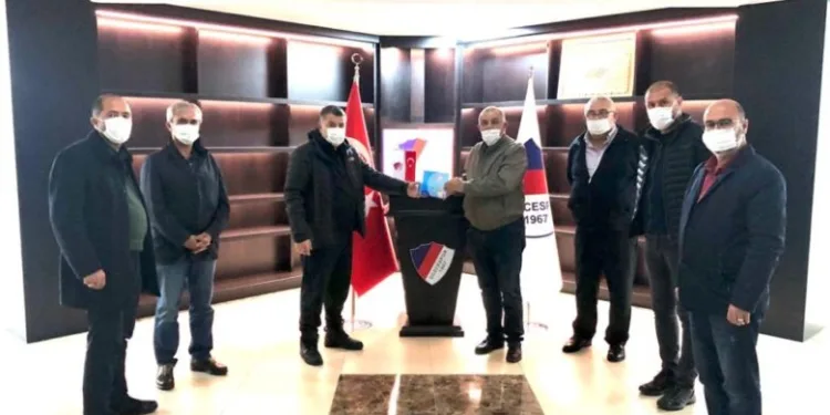 Düzce’de spor kulüplerine maske dağıtıldı