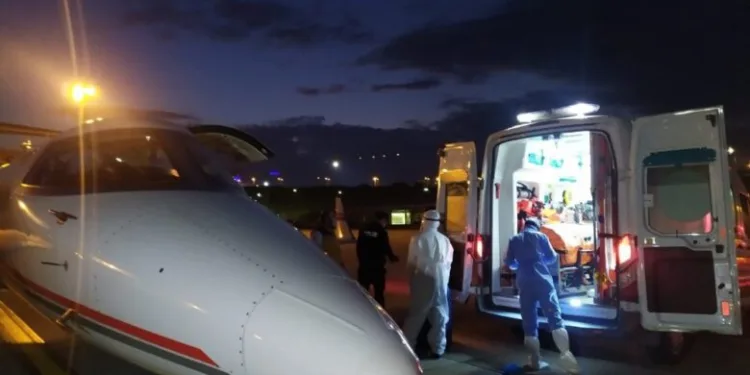 Türk hasta ambulans uçakla Türkiye’ye getirildi